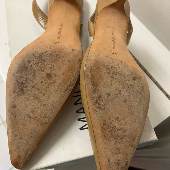 Manolo Blahnik
Carolyne Camel Leather Pumps Low-Heel. size 9. Kitten heel. - Picture 3 of 4